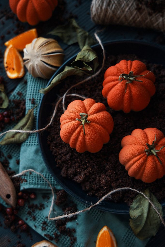 Десерт Mrs Pumpkin – фундучный бисквит с шоколадными каплями